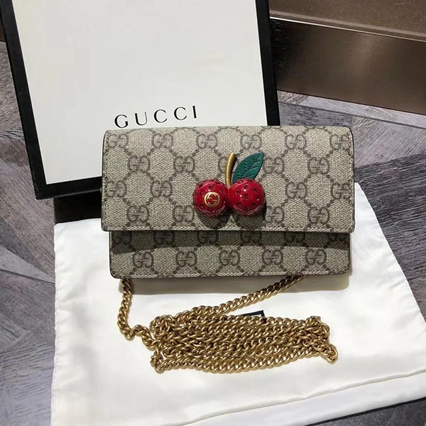 【20SS新作】グッチ コピーグッチ いちご コピー チェリー GGスプリーム キャンバス ミニバッグ 481291 K9GXT 8694